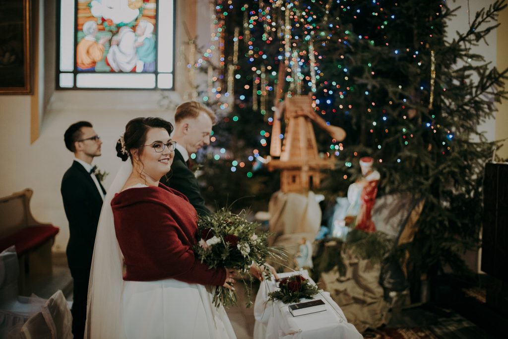 Zimowy ślub - Ania i Denis - Ślub w Tułowicach, Wesele w Hotelu Arkas 155 Zimowy ślub - Ania i Denis - Ślub w Tułowicach, Wesele w Hotelu Arkas 100