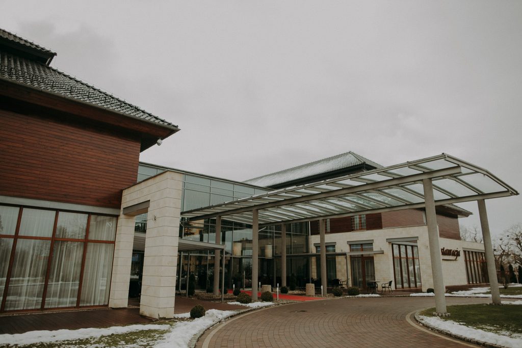 Zimowy ślub - Ania i Denis - Ślub w Tułowicach, Wesele w Hotelu Arkas 174 Zimowy ślub - Ania i Denis - Ślub w Tułowicach, Wesele w Hotelu Arkas 105