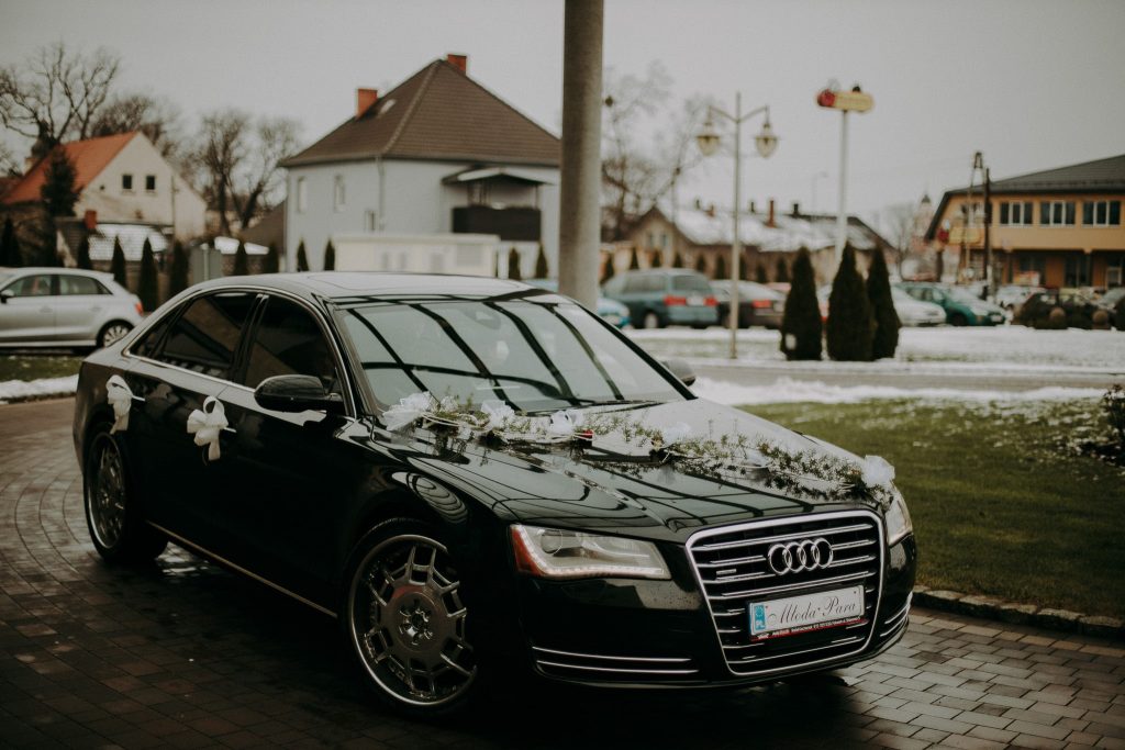 Zimowy ślub - Ania i Denis - Ślub w Tułowicach, Wesele w Hotelu Arkas 184 audi do ślubu