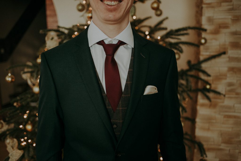 Zimowy ślub - Ania i Denis - Ślub w Tułowicach, Wesele w Hotelu Arkas 133 rudy pan młody