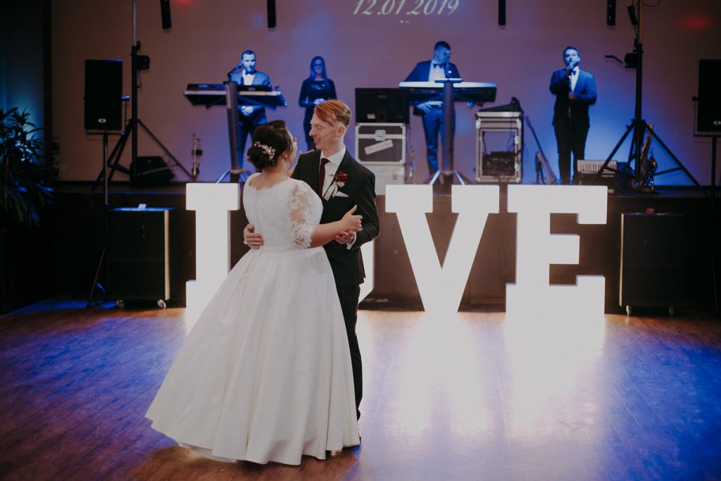 Zimowy ślub - Ania i Denis - Ślub w Tułowicach, Wesele w Hotelu Arkas 192 Zimowy ślub - Ania i Denis - Ślub w Tułowicach, Wesele w Hotelu Arkas 122